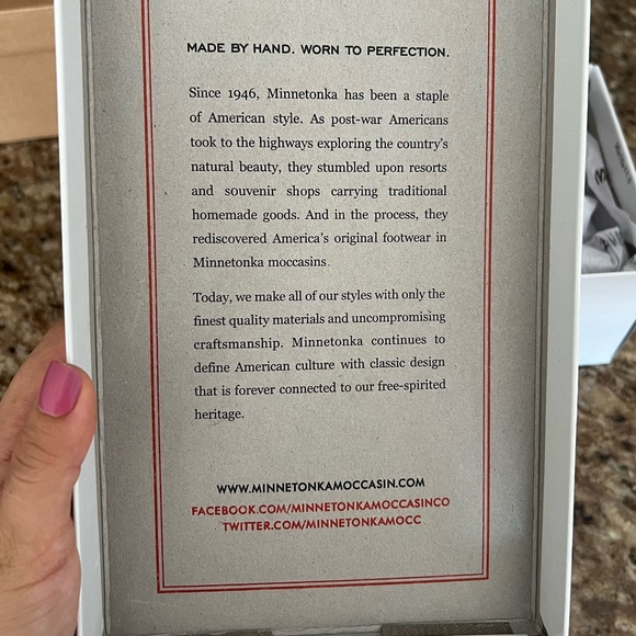 💜 Minnetonka summer sandals 💜 - Picture 2 of 5